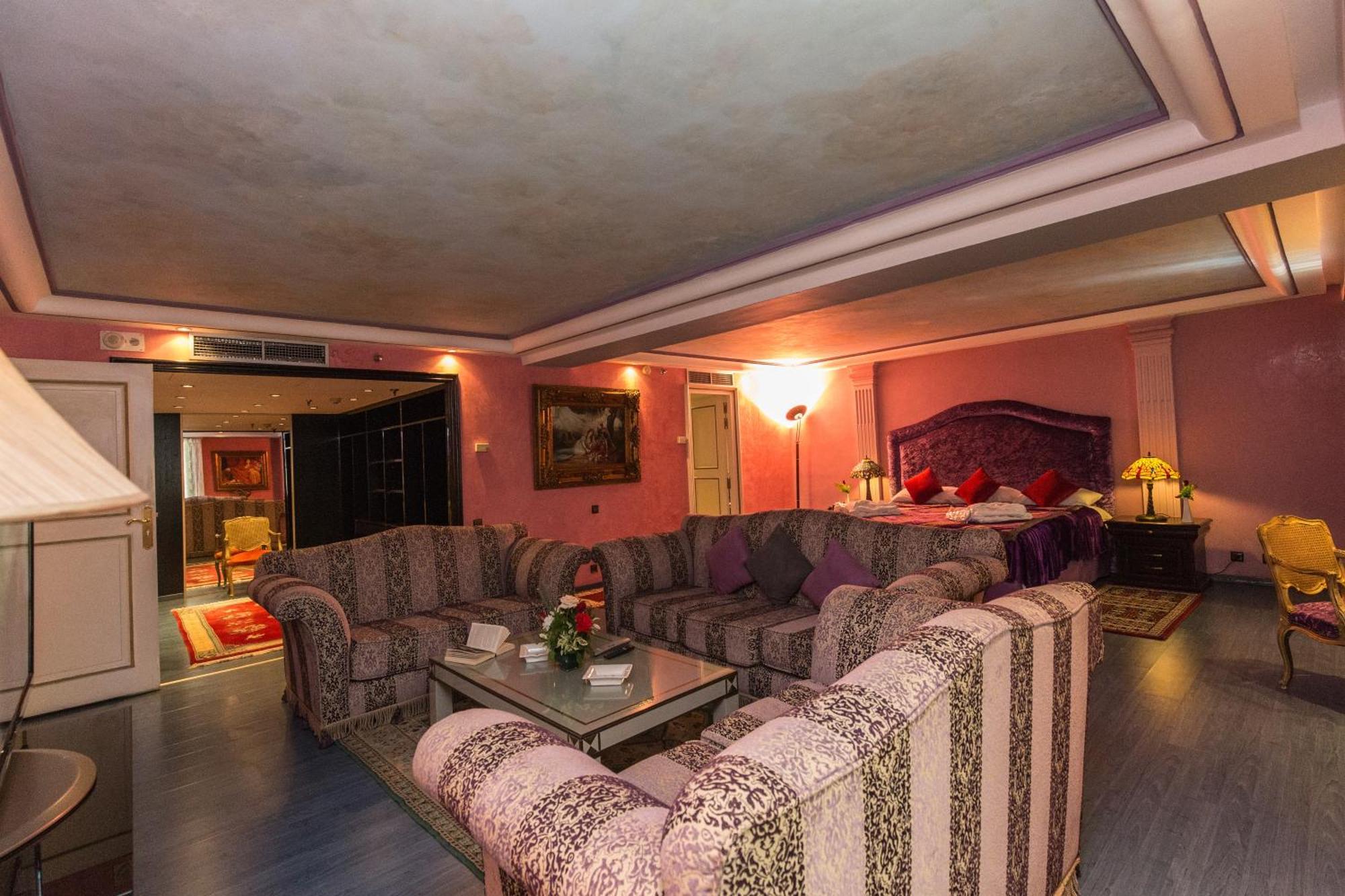 ROYAL SUITE